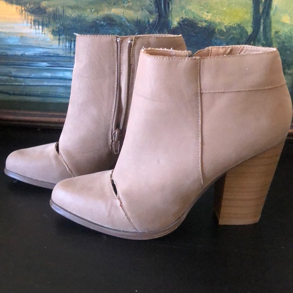JustFab heeled booties - Picture 4 of 5